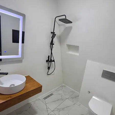 Azalea 2, Cozy Wooden טיראנה