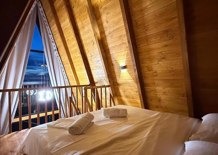 Azalea 2, Cozy Wooden Villa *