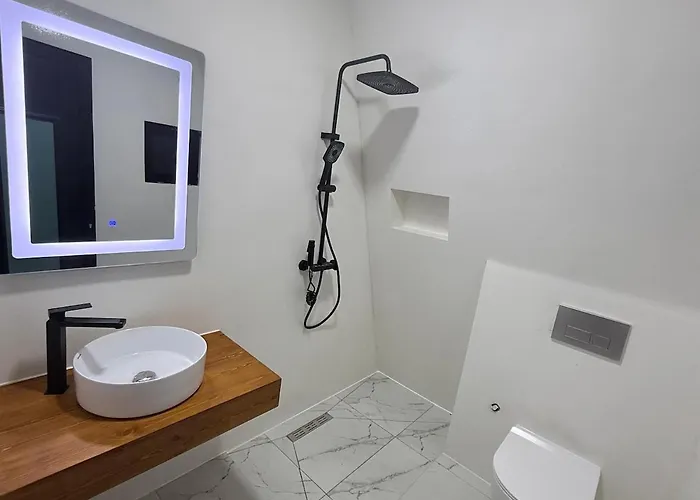 Azalea 2, Cozy Wooden Tiran