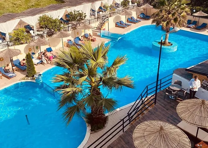 Azalea 2, Cozy Wooden *